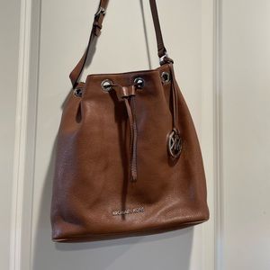 Michael Kors Bucket Bag- tan